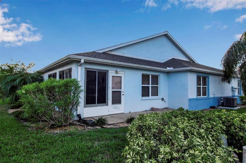 Picture of 3115 Live Oak Lane Unit 30, Palmetto FL 34221