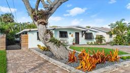 Picture of 624 S Pine Street, New Smyrna Beach, FL 32169