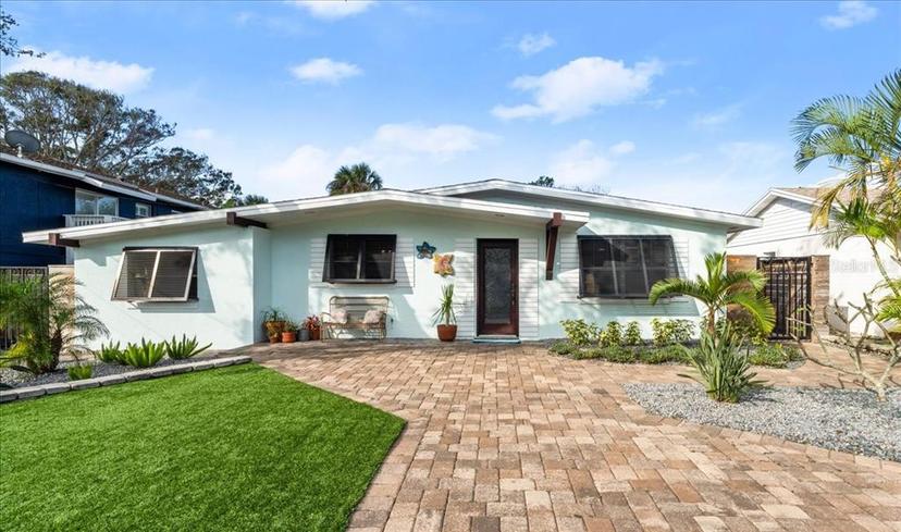 Picture of 624 S Pine Street, New Smyrna Beach FL 32169