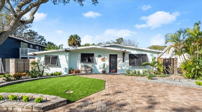 Picture of 624 S Pine Street, New Smyrna Beach FL 32169