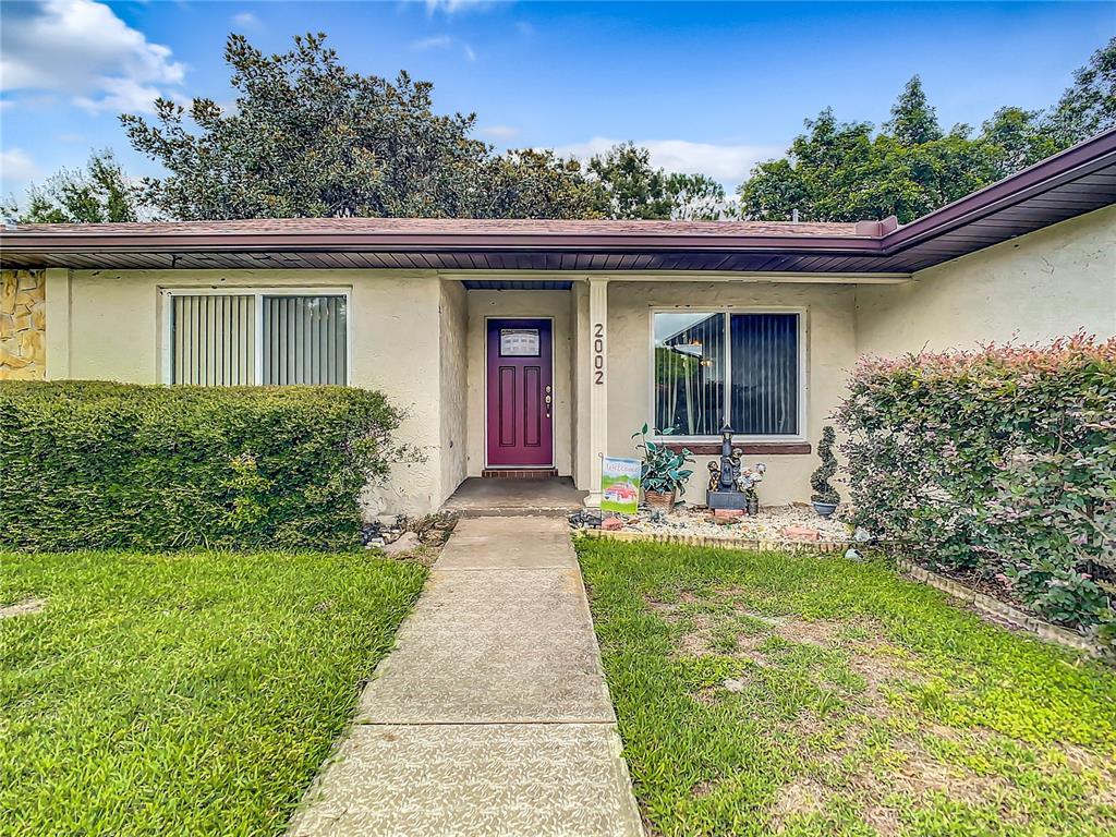 Picture of 2002 Amesbury Drive, Auburndale, FL 33823