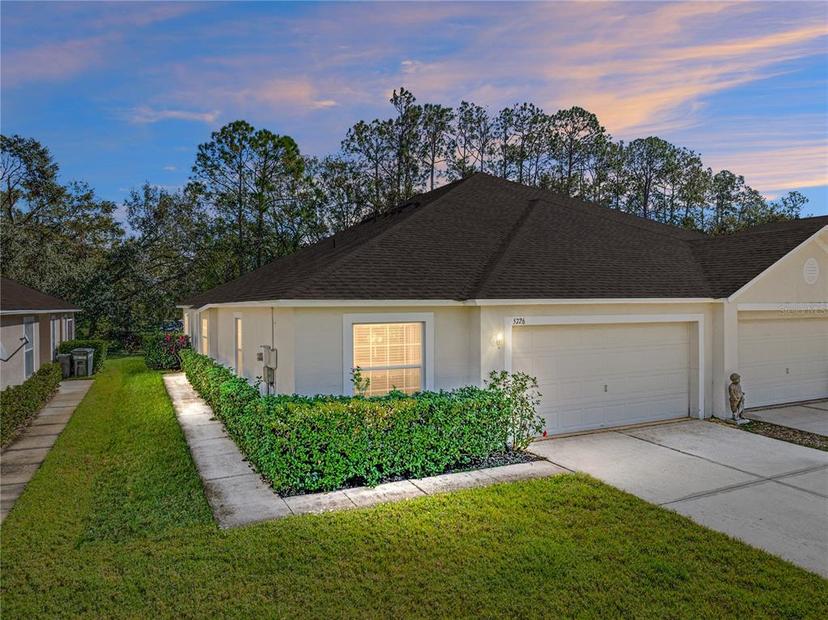 Picture of 5726 Autumn Shire Drive, Zephyrhills FL 33541