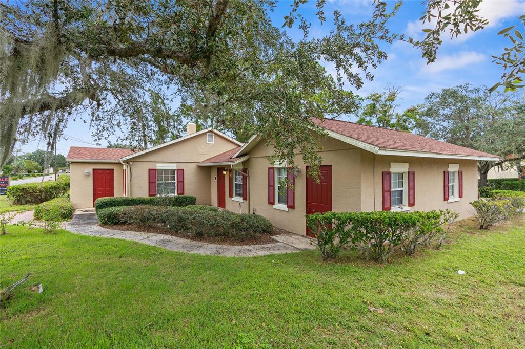 Picture of 604 N Sinclair Avenue, Tavares, FL 32778