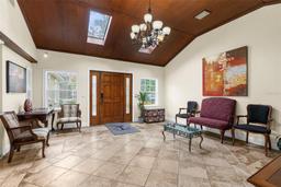Picture of 604 N Sinclair Avenue, Tavares, FL 32778