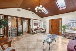 Picture of 604 N Sinclair Avenue, Tavares, FL 32778