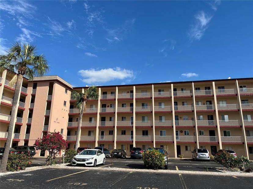 Picture of 3993 Lake Bayshore Drive Unit F513, Bradenton FL 34205