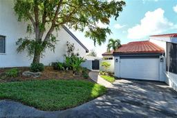 Picture of 784 Sarabay Road Unit 18, Osprey, FL 34229