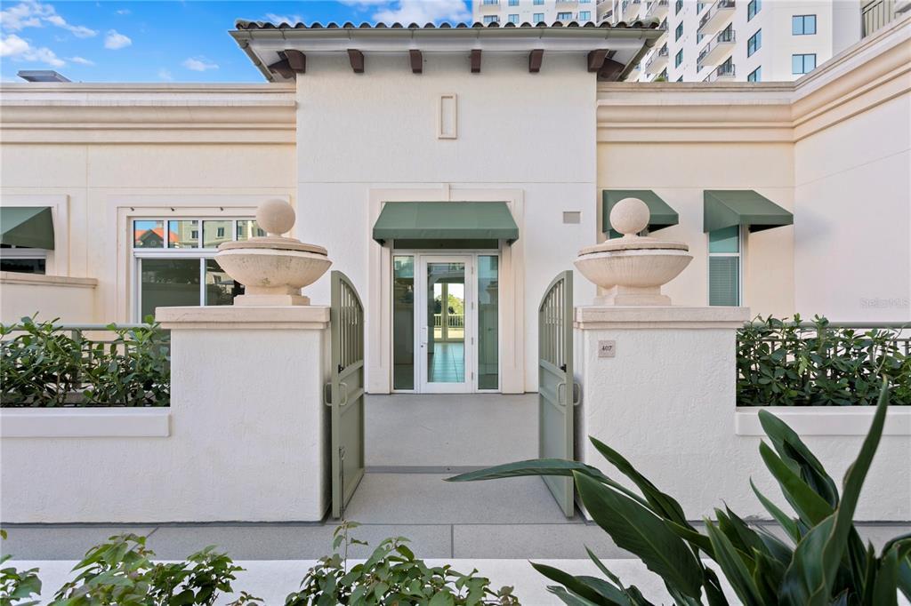 Picture of 450 Knights Run Avenue Unit 407, Tampa, FL 33602