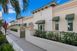 Picture of 450 Knights Run Avenue Unit 407, Tampa, FL 33602