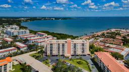 Picture of 19029 Us Highway 19 N Unit 9-706, Clearwater, FL 33764