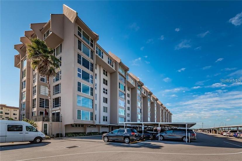 Picture of 632 Edgewater Drive Unit 532, Dunedin FL 34698