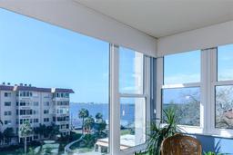 Picture of 632 Edgewater Drive Unit 532, Dunedin, FL 34698