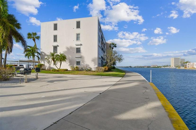 Picture of 7625 Sun Island Drive S Unit 305, South Pasadena FL 33707