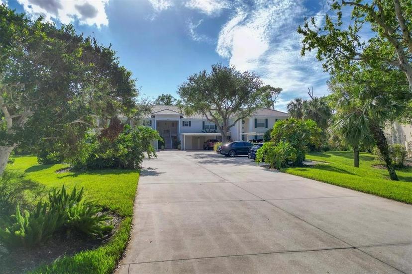 Picture of 815 Montrose Drive Unit 103, Venice FL 34293
