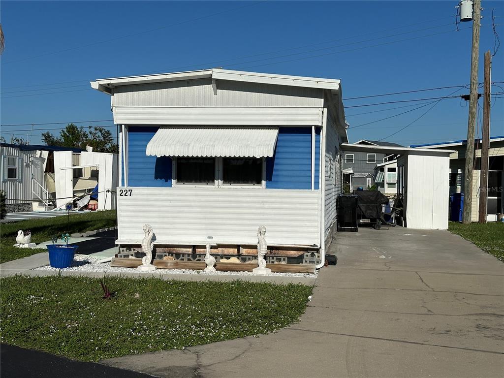 Picture of 227 Inner Drive E, Venice, FL 34285