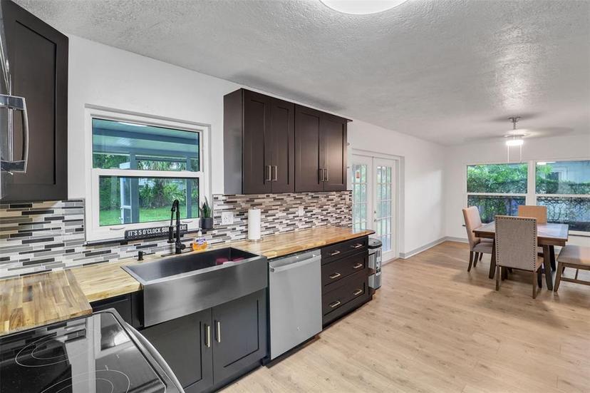 Picture of 12905 N Oregon Avenue, Tampa FL 33612