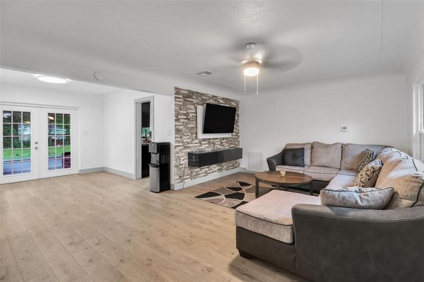 Picture of 12905 N Oregon Avenue, Tampa FL 33612