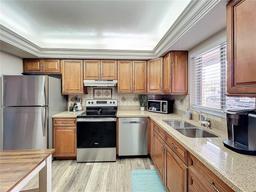 Picture of 3546 Lake Bayshore Drive Unit K-124, Bradenton, FL 34205