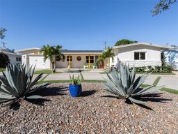 Picture of 510 Harbor Drive S, Venice, FL 34285