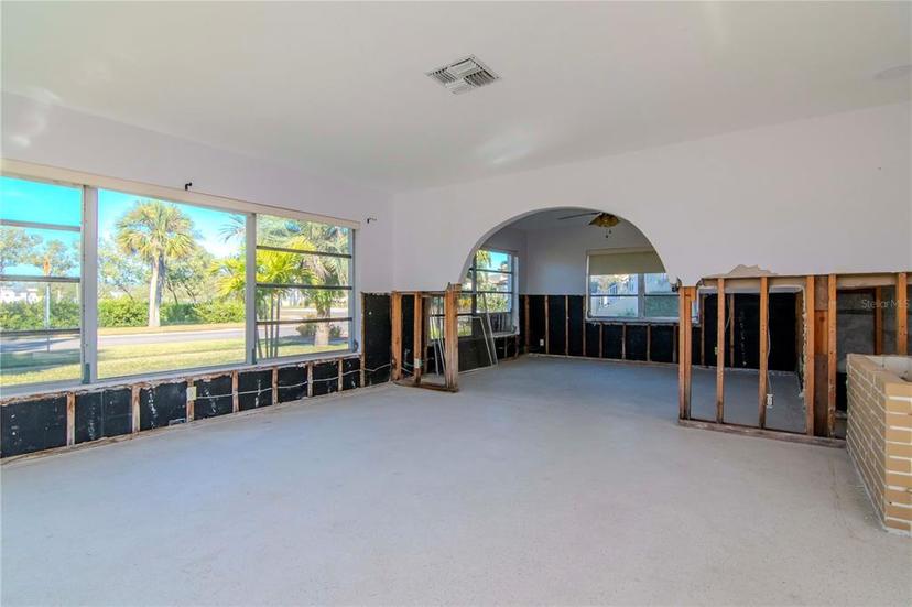 Picture of 603 Virginia Avenue, Tarpon Springs FL 34689