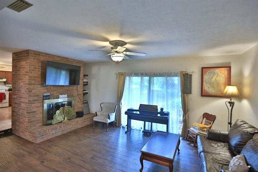 Picture of 18108 SE County Road 2082, Hawthorne FL 32640