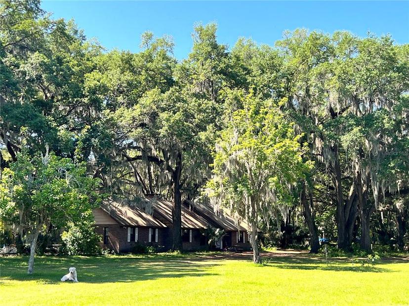 Picture of 18108 SE County Road 2082, Hawthorne FL 32640