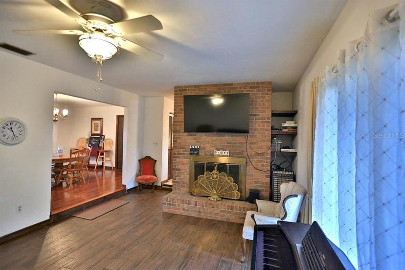 Picture of 18108 SE County Road 2082, Hawthorne FL 32640