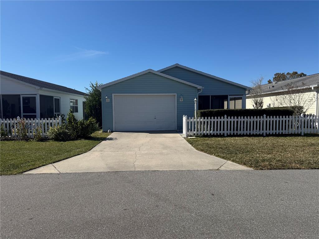 Picture of 718 Villita Lane, Lady Lake, FL 32159