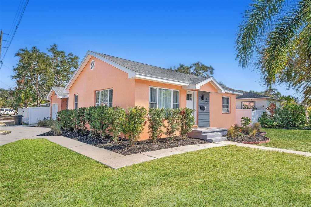 Picture of 463 Park Street N, St Petersburg, FL 33710