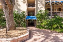 Picture of 206 Tarpon Point, Tarpon Springs, FL 34689