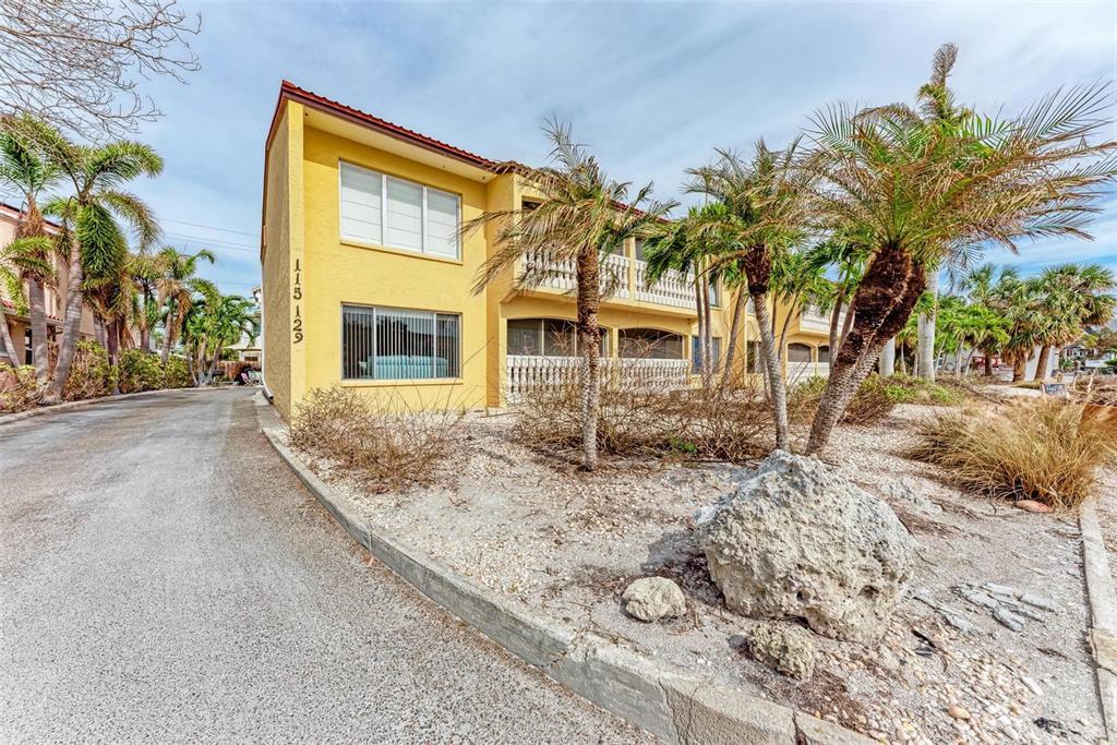Picture of 115 Tyler Drive Unit 203, Sarasota, FL 34236