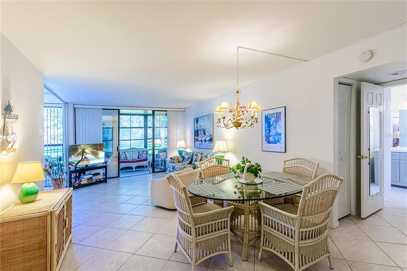 Picture of 612 Bird Bay Drive S Unit 114, Venice FL 34285