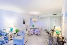 Picture of 612 Bird Bay Drive S Unit 114, Venice, FL 34285