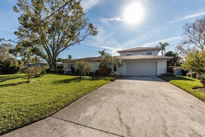 Picture of 9440 Sun Isle Drive Ne, St Petersburg FL 33702
