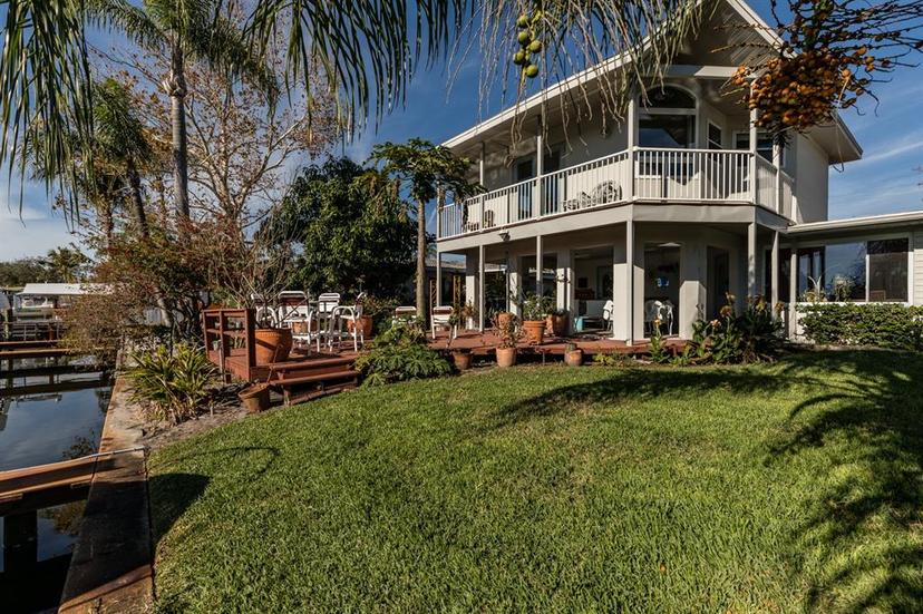 Picture of 9440 Sun Isle Drive Ne, St Petersburg FL 33702
