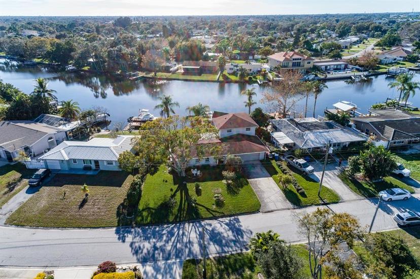 Picture of 9440 Sun Isle Drive Ne, St Petersburg FL 33702