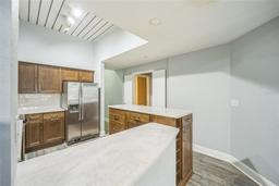 Picture of 2402 W Azeele Street Unit 419, Tampa, FL 33609