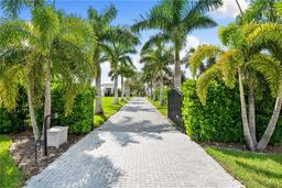 Picture of 931 Bayshore Road, Nokomis, FL 34275
