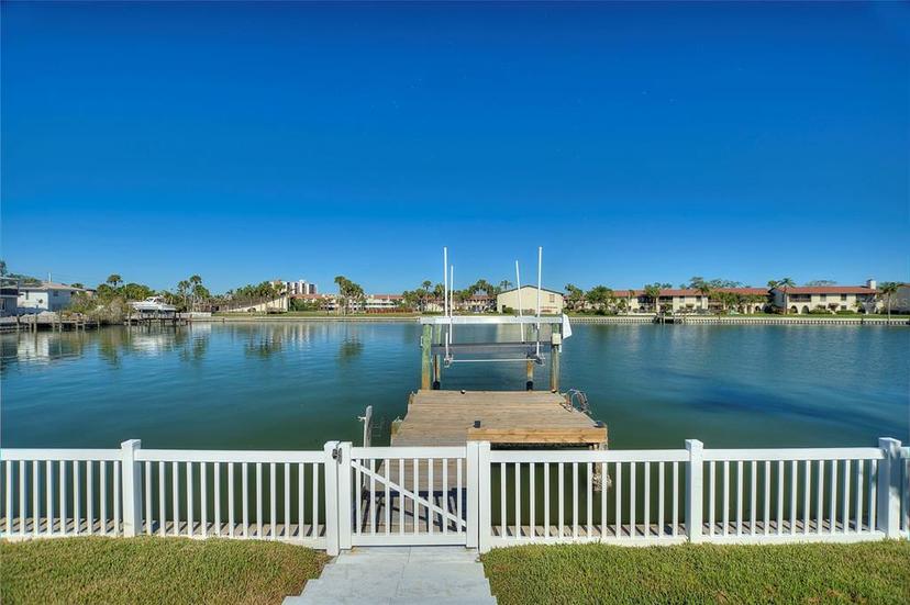 Picture of 8 Island Drive, Treasure Island FL 33706