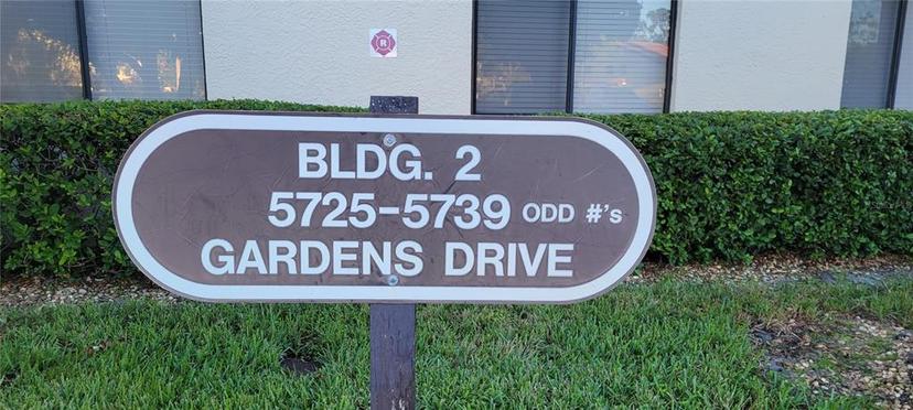 Picture of 5727 Gardens Drive Unit 5727, Sarasota FL 34243