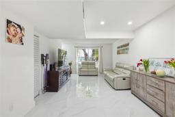 Picture of 10774 N Kendall Drive Unit G1, Miami, FL 33176