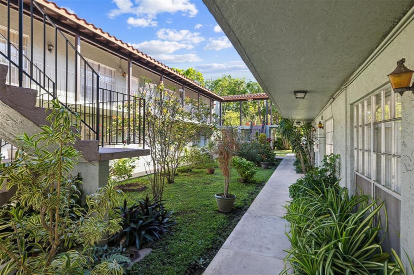 Picture of 10776 N Kendall Drive Unit F5, Miami FL 33176