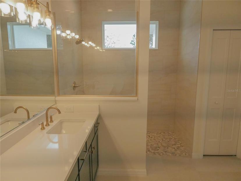 Picture of 5912 NE 57Th Loop N, Silver Springs FL 34488