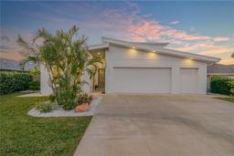 Picture of 2022 N Peninsula Avenue, New Smyrna Beach, FL 32169