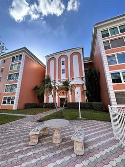 Picture of 6960 20Th Avenue N Unit 501, St Petersburg, FL 33710