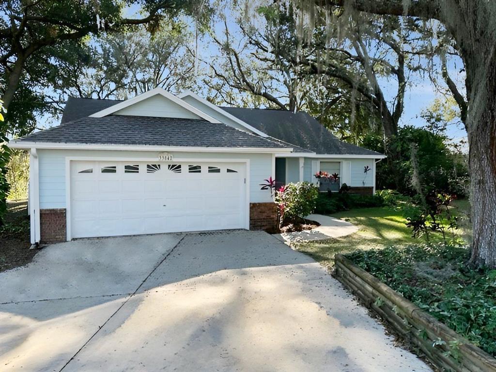 Picture of 33042 Lake Bend Circle, Leesburg, FL 34788