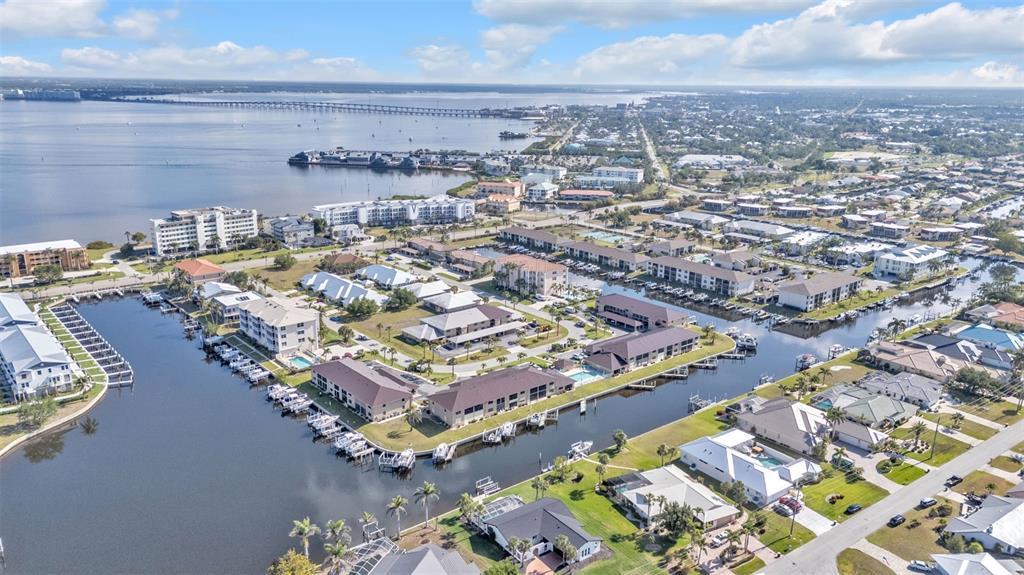 Picture of 240 Lewis Circle Unit 29, Punta Gorda, FL 33950