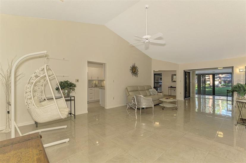 Picture of 4765 Oak Forest Drive W Unit 47, Sarasota FL 34231