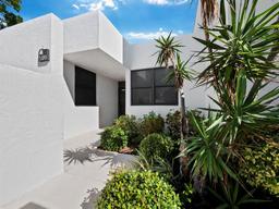 Picture of 520 Bayport Way, Longboat Key, FL 34228