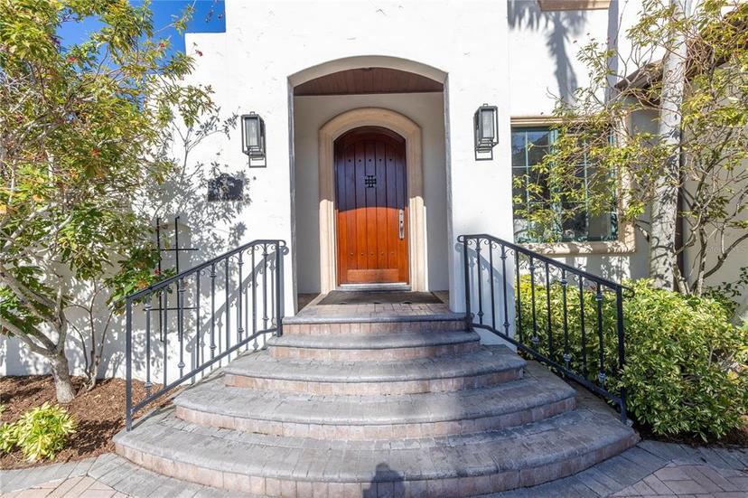 Picture of 158 Ramon Way Ne, St Petersburg FL 33704